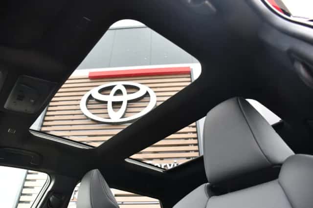 Toyota bZ4X (2023) thumbnail 2