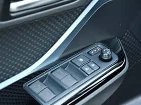 Toyota C-HR (2022) thumbnail 13