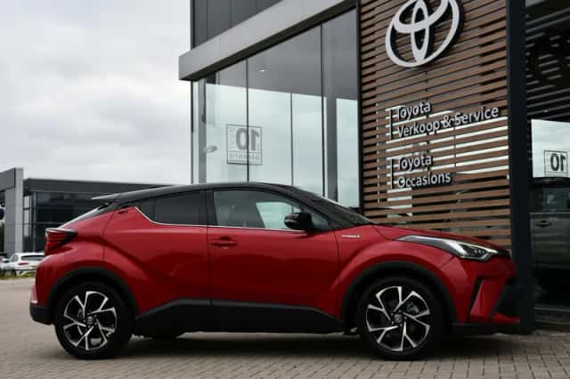 Toyota C-HR (2021) thumbnail 3