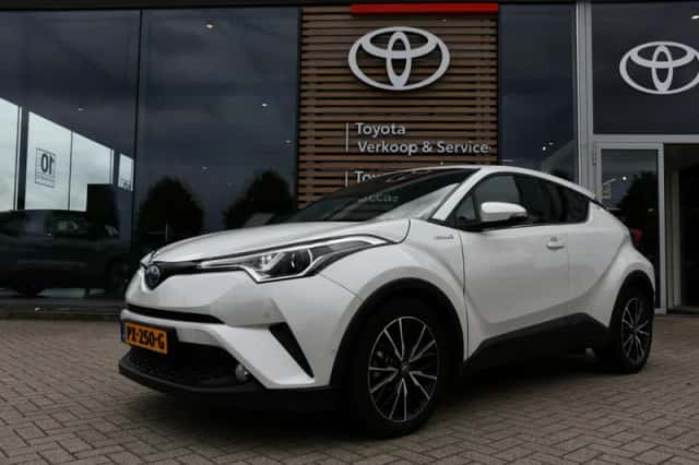 Toyota C-HR (2017) thumbnail 1