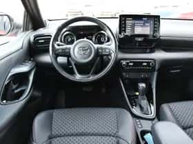 Toyota Yaris (2021) thumbnail 2