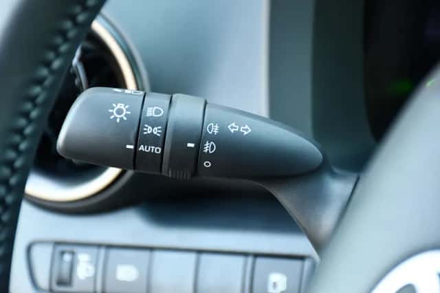 Toyota C-HR (2025) thumbnail 6