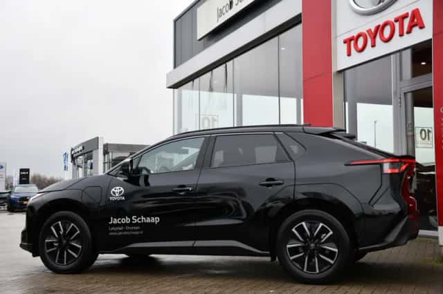 Toyota bZ4X (2025) thumbnail 5