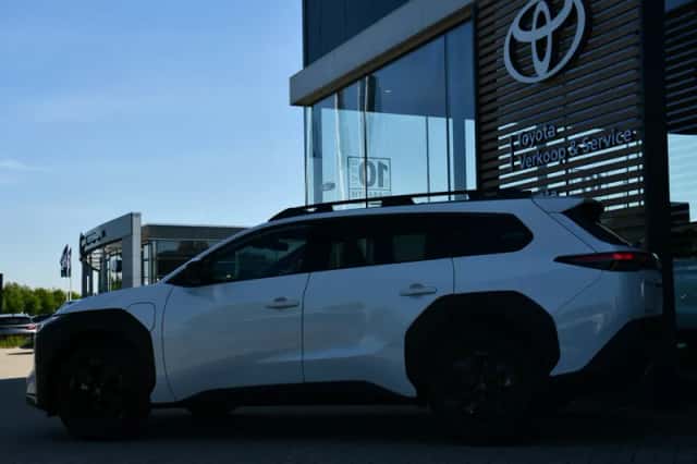 Toyota bZ4X (2026) thumbnail 5