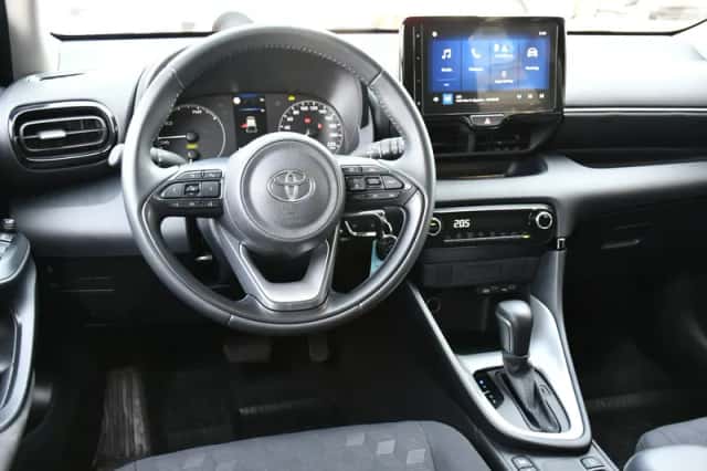 Toyota Yaris (2025) thumbnail 2