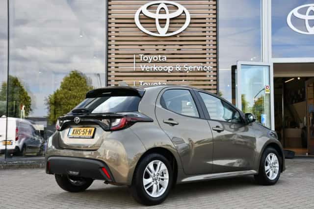 Toyota Yaris (2025) thumbnail 3