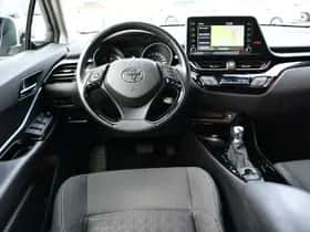 Toyota C-HR (2020) thumbnail 2