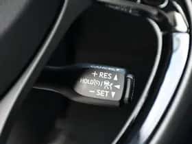 Toyota C-HR (2020) thumbnail 12