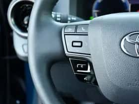 Toyota C-HR (2025) thumbnail 2