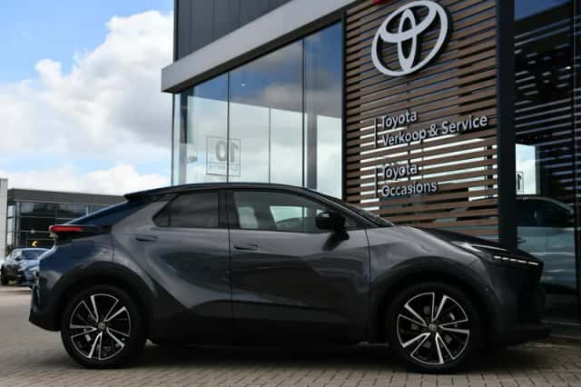Toyota C-HR (2025) thumbnail 3