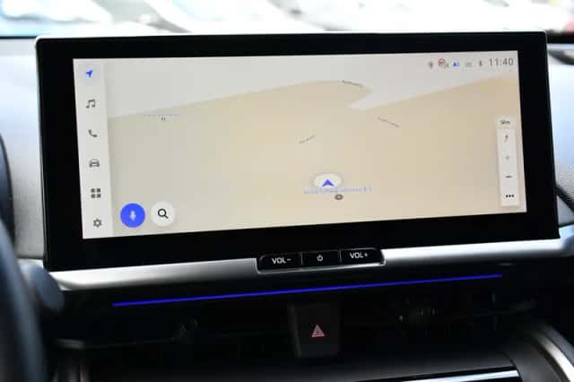 Toyota C-HR (2025) thumbnail 6