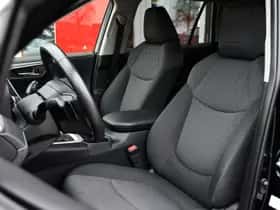 Toyota RAV4 (2021) thumbnail 3