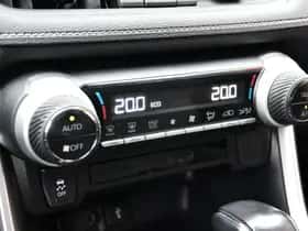 Toyota RAV4 (2021) thumbnail 8