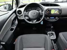 Toyota Yaris (2020) thumbnail 2