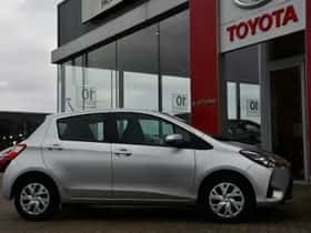 Toyota Yaris (2020) thumbnail 3