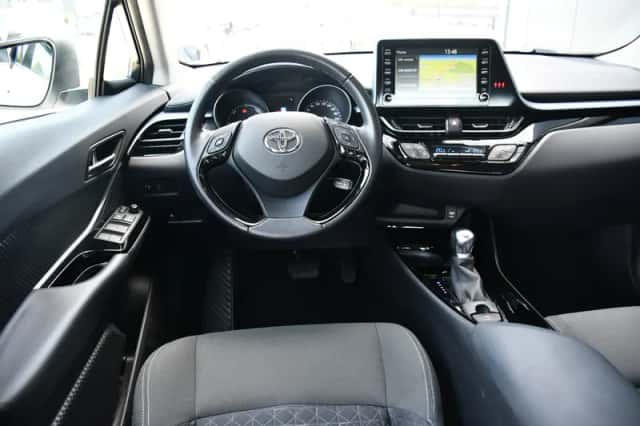 Toyota C-HR (2021) thumbnail 2