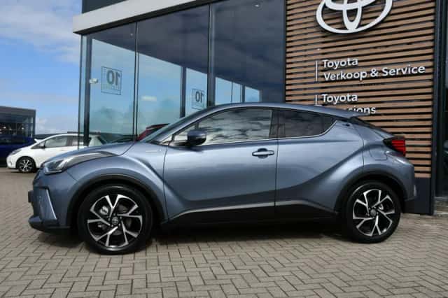 Toyota C-HR (2022) thumbnail 5