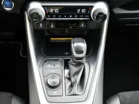 Toyota RAV4 (2021) thumbnail 9