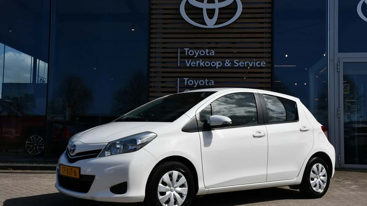 Toyota Yaris (2012) — foto 1
