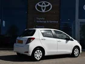 Toyota Yaris (2012) thumbnail 3