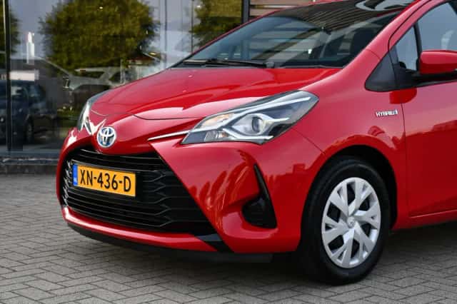 Toyota Yaris (2019) thumbnail 3