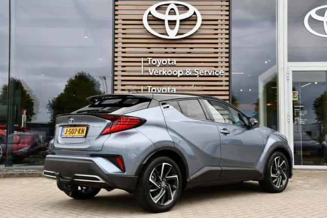 Toyota C-HR (2020) thumbnail 3