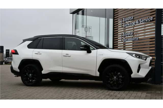 Toyota RAV4 (2022) thumbnail 6