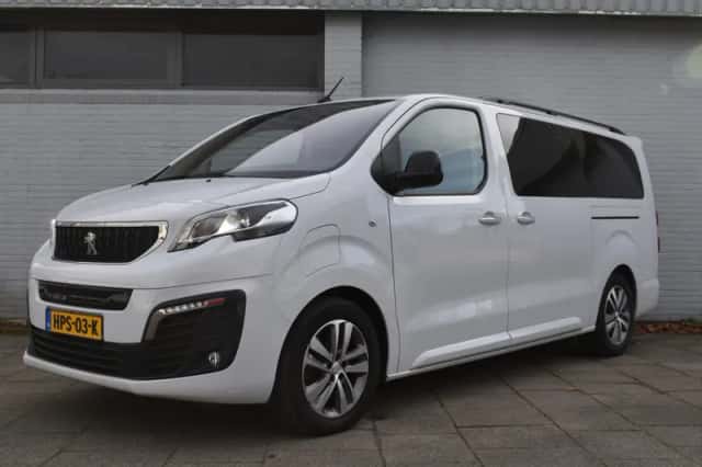 Peugeot E-Traveller (2022) thumbnail 1