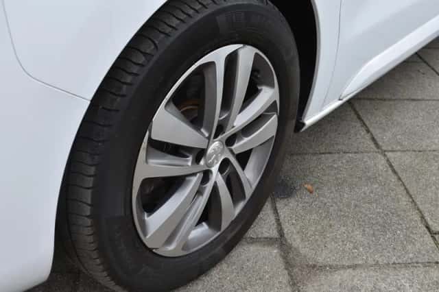 Peugeot E-Traveller (2022) thumbnail 2
