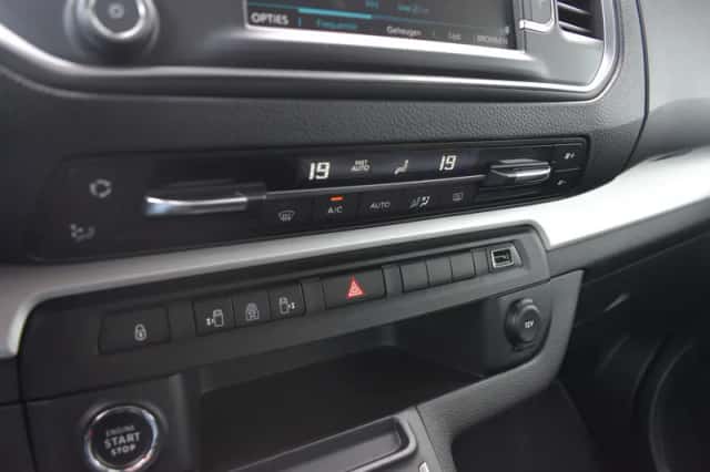 Peugeot E-Traveller (2022) thumbnail 12