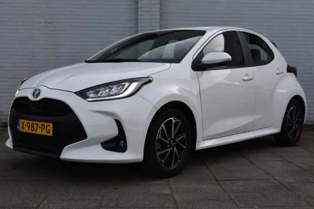 Toyota Yaris (2024) thumbnail 1
