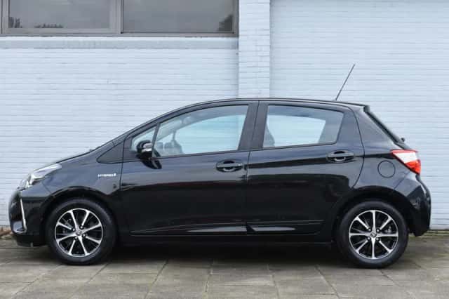 Toyota Yaris (2020) thumbnail 3