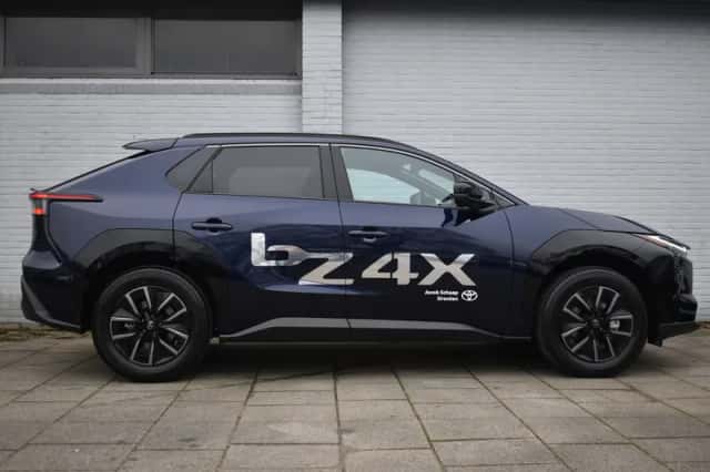 Toyota bZ4X (2025) thumbnail 5
