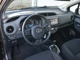 Toyota Yaris (2018) thumbnail 4