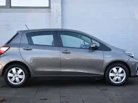 Toyota Yaris (2018) thumbnail 5