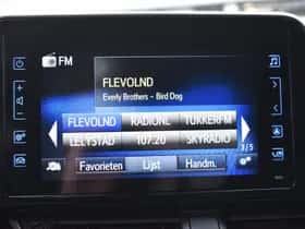 Toyota C-HR (2019) thumbnail 16