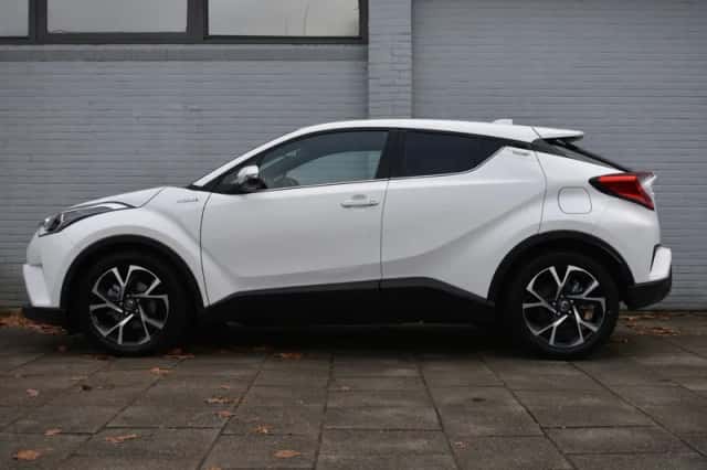 Toyota C-HR (2019) thumbnail 3