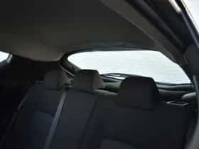 Toyota C-HR (2023) thumbnail 8