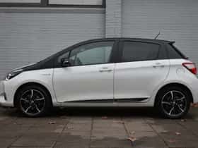Toyota Yaris (2017) thumbnail 3
