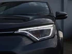 Toyota RAV4 (2018) thumbnail 2