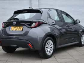 Toyota Yaris (2021) thumbnail 3