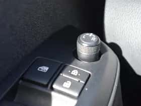 Toyota Yaris Cross (2022) thumbnail 8