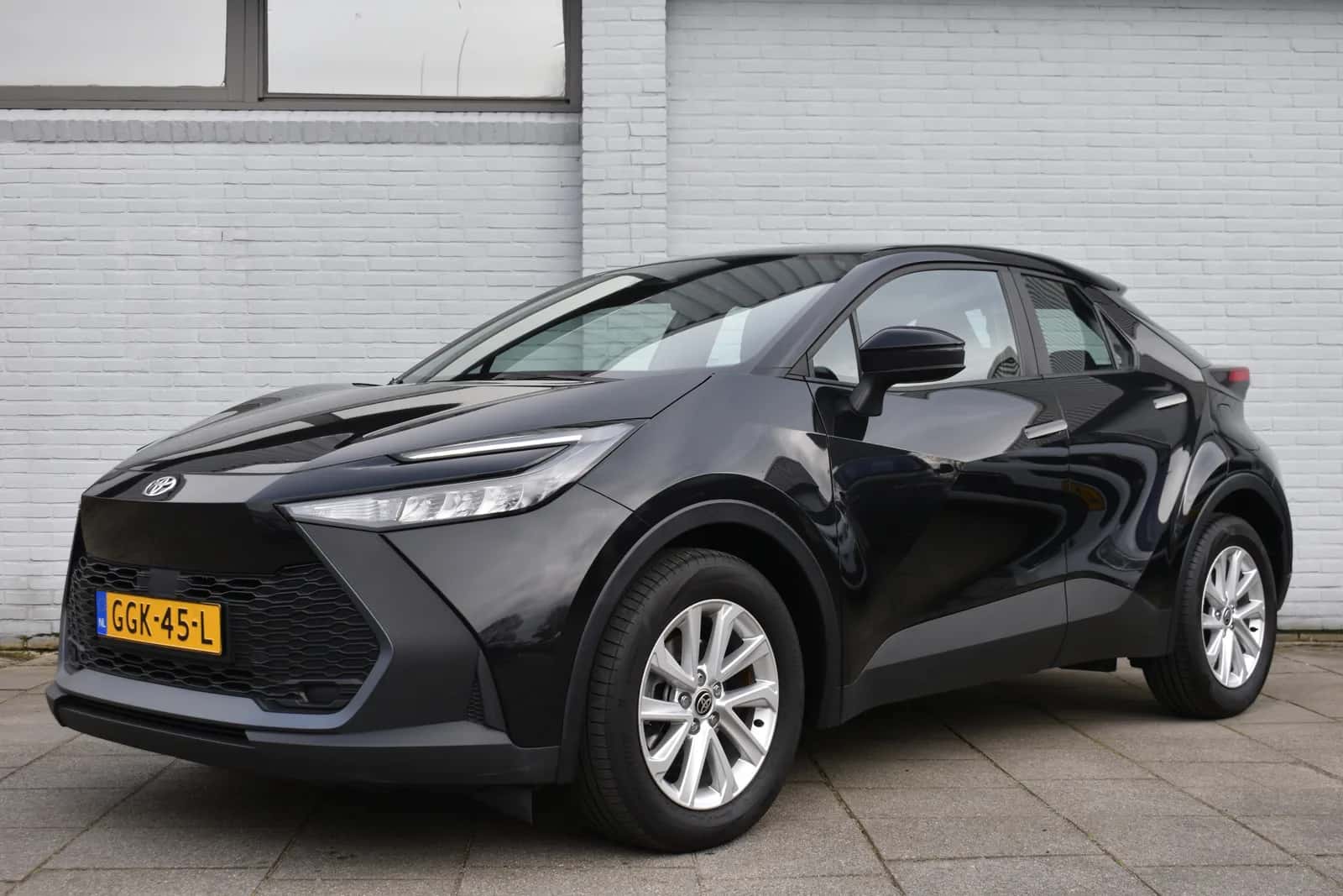 Toyota C-HR (2024) — foto 1