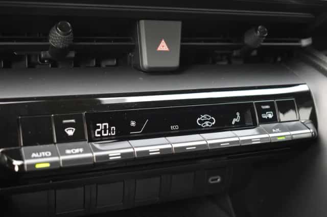 Toyota C-HR (2024) thumbnail 18