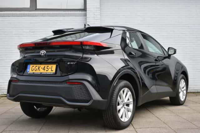 Toyota C-HR (2024) thumbnail 4