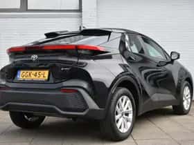 Toyota C-HR (2024) thumbnail 4