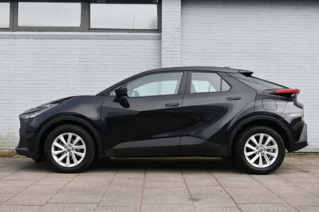 Toyota C-HR (2024) thumbnail 5