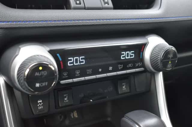 Toyota RAV4 (2025) thumbnail 13