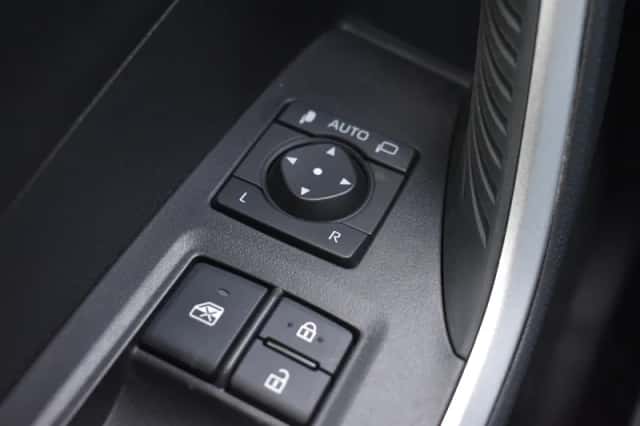 Toyota RAV4 (2025) thumbnail 7