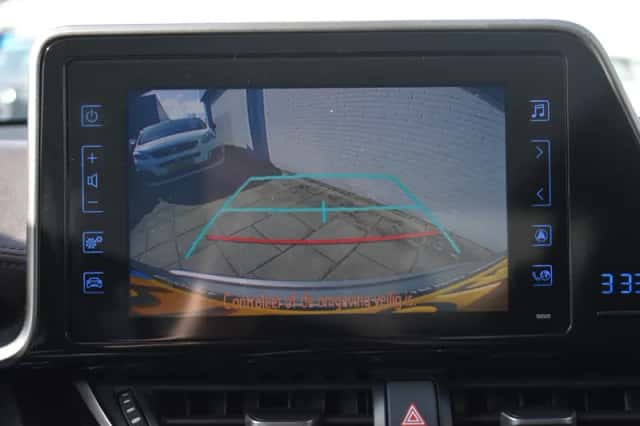 Toyota C-HR (2017) thumbnail 19